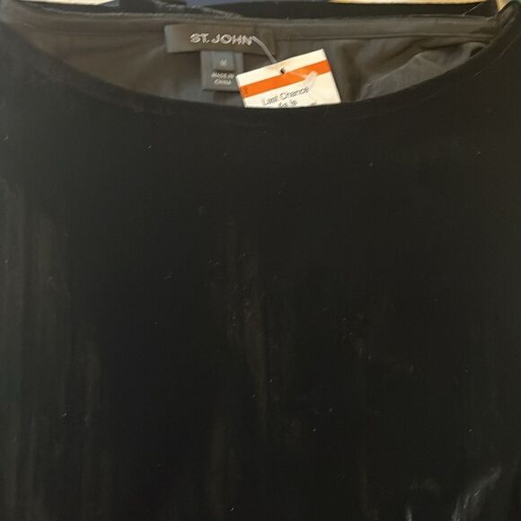 St. John Crushed Velvet Top Medium NWT. - Picture 6 of 8